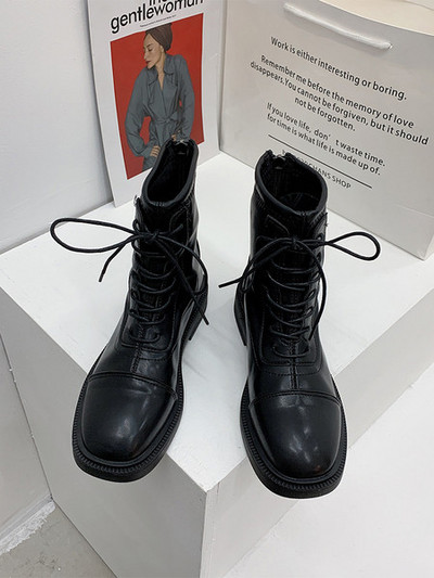 Alkalmi női csizma lekerekített modell műbőrből, lapos talppal