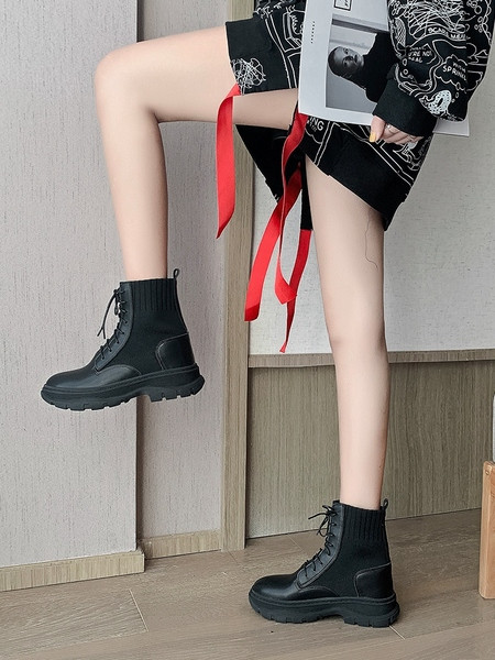 Naiste mustad paeltega saapad - kaks mudelit