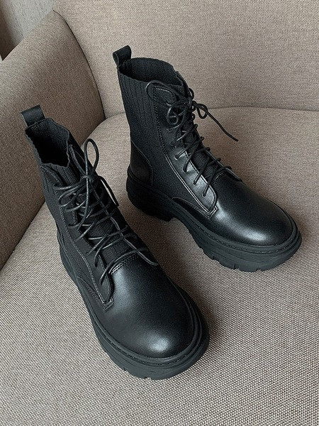 Naiste mustad paeltega saapad - kaks mudelit