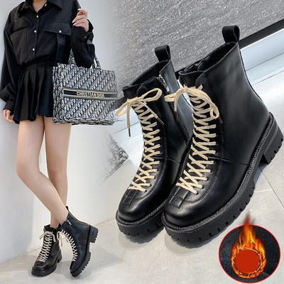 Moodsad naiste paeltega saapad - musta värvi