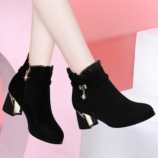 Öko-seemisnahast moodsad naiste saapad paksusega 5,5 cm - kaks mudelit