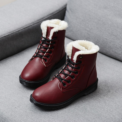 Νέο μοντέλο γυναικείες μπότες με μαλακή επένδυση με επίπεδη σόλα