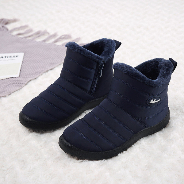 Női csizma puha béléssel és lapos talppal