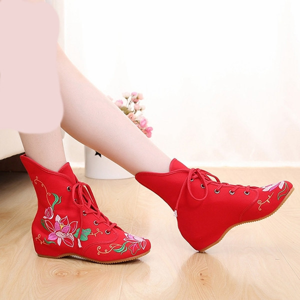 Alkalmi női színes csizma fűzővel és hímzéssel