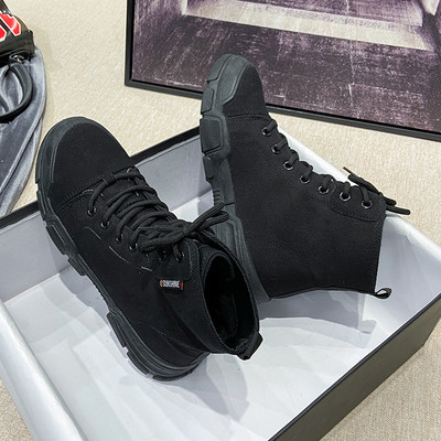 Γυναικείες αθλητικές μπότες με κορδόνια και τραχιά σόλα