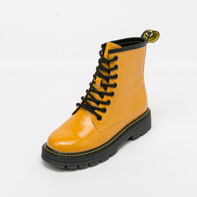 Öko-nahast moodsad paeltega naiste saapad - voodriga või ilma