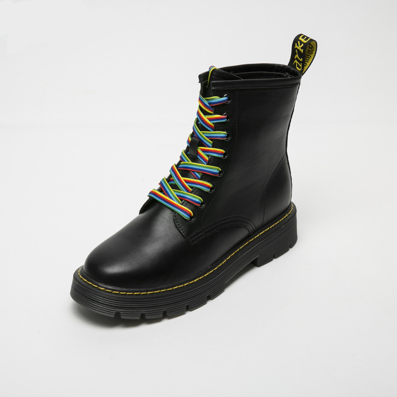 Öko-nahast moodsad paeltega naiste saapad - voodriga või ilma