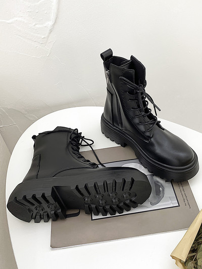 Alkalmi női kubai durva talppal - fekete színben