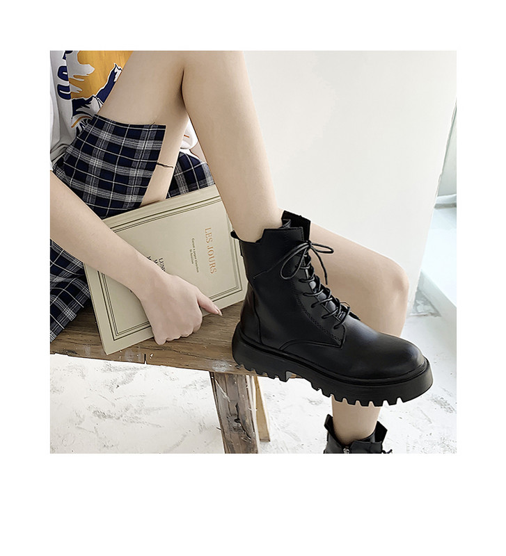 Alkalmi női kubai durva talppal - fekete színben