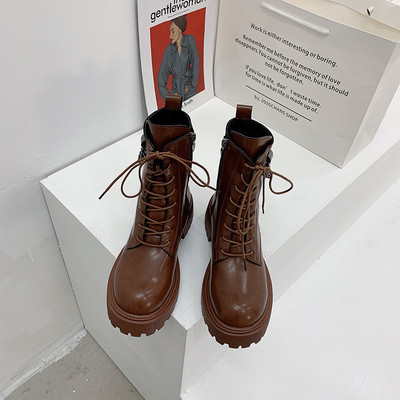 Eko bőrből készült női téli csizma lapos talppal és fűzővel