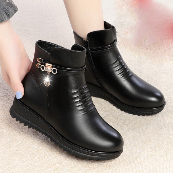 Moodsad naiste nahast saapad – pehme voodriga või ilma