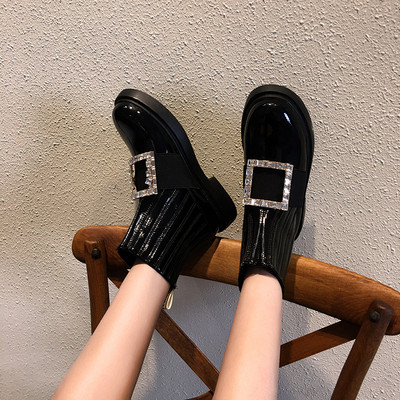 Aktuālie sieviešu zābaki no eko ādas ar sprādzi