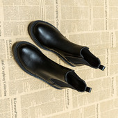 Női bőrcsizma lapos talppal - fekete színű