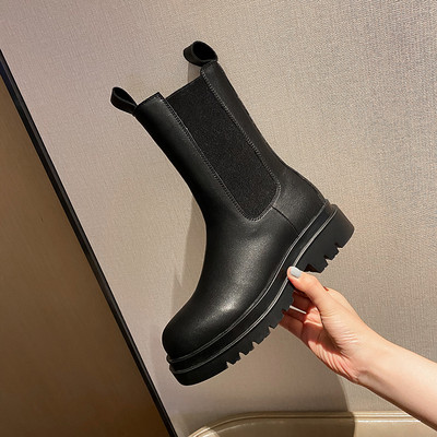 Női bőrcsizma lapos talppal - fekete színű