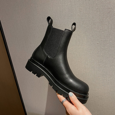 Női bőrcsizma lapos talppal - fekete színű