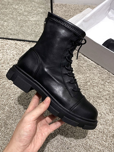 Ikdienas sieviešu zābaki vai zābaki no mākslīgās ādas ar šņorēm