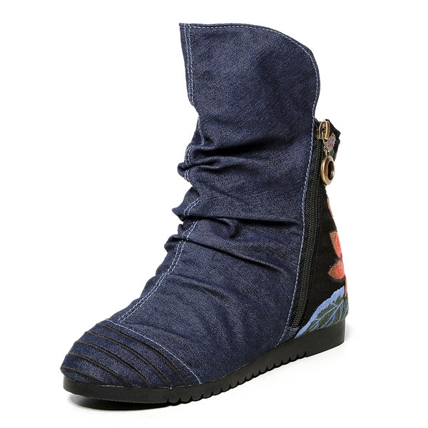 Tõmbluku ja tikandiga naiste saapad