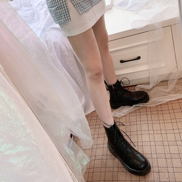 Ādas sieviešu ziemas zābaki