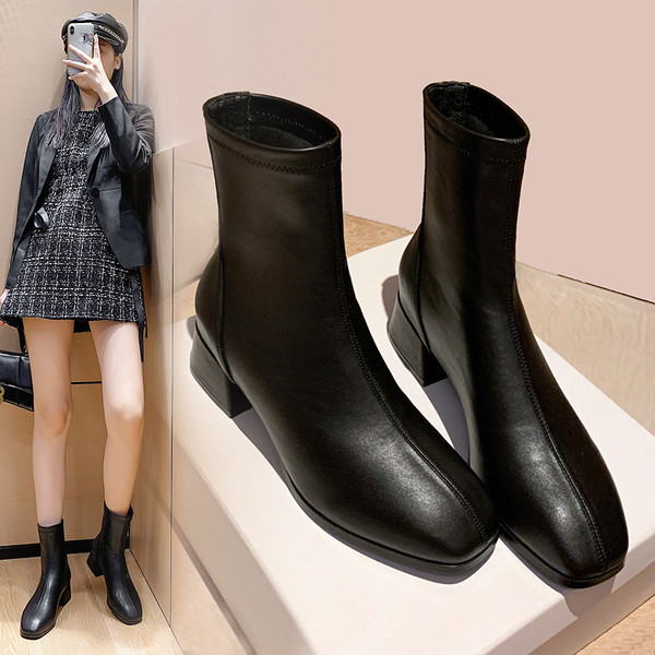 Moodsad madala kontsa ja lukuga naiste nahast saapad