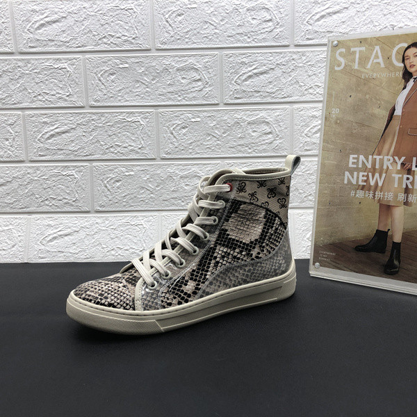 Naiste nahast tossud lameda talla ja loomamotiiviga