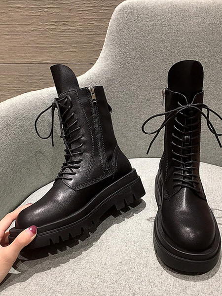 Alkalmi női csizma vagy eco bőrből készült csizma magas talppal és fűzővel