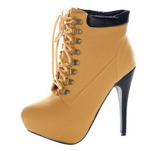 Modern női csizma 14 cm magas vékony sarokkal