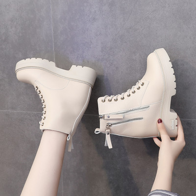 Γυναικείες μπότες casual με πλατφόρμα και κορδόνια