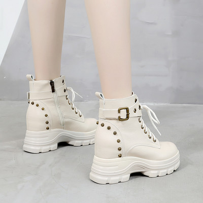 Γυναικείες μπότες casual με πλατφόρμα και κορδόνια