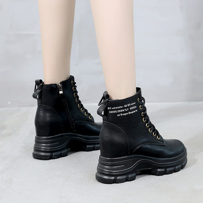 Γυναικείες μπότες casual με πλατφόρμα και κορδόνια