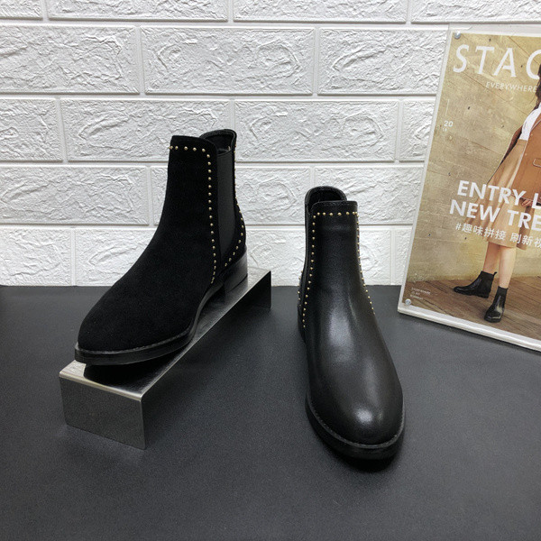 Metallist neetide ja kummiga sügissaabaste uus mudel