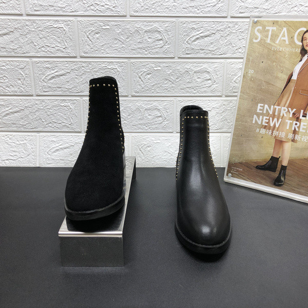 Metallist neetide ja kummiga sügissaabaste uus mudel