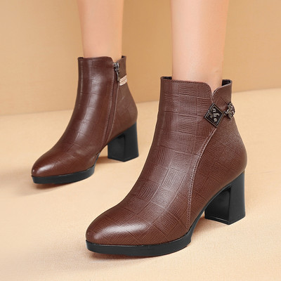 Μοντέρνες γυναικείες μπότες από οικολογικό δέρμα με τακούνι 6,5 cm - με ή χωρίς μαλακή επένδυση