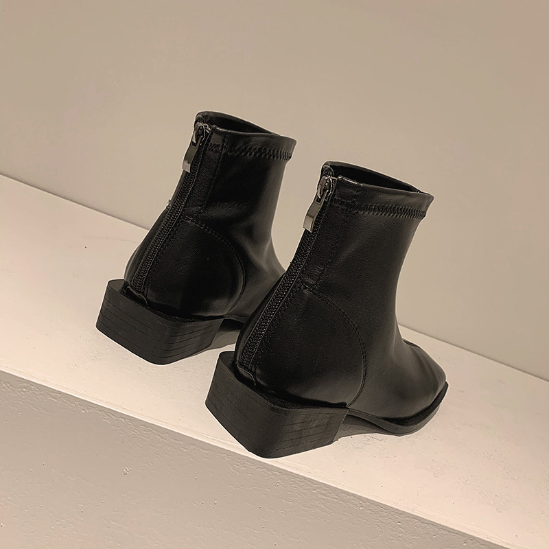 Elegantne ženske čizme od eko kože četvrtastog oblika