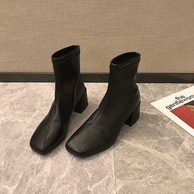 Eko bőrből készült tiszta női csizma vastag sarokkal