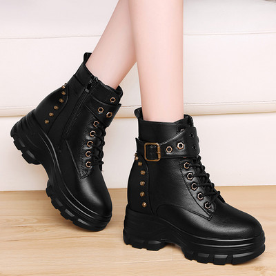 Női alkalmi csizma fűzővel, cipzárral és magas talppal