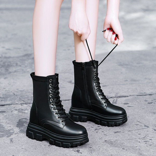 Női alkalmi csizma fűzővel, cipzárral és magas talppal