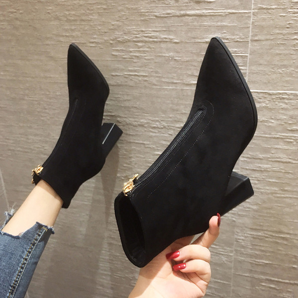 Smaila modeļa sieviešu zābaki ar rāvējslēdzēju un 8 cm papēdi