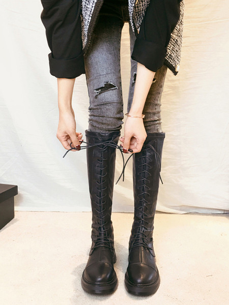 Praegused ökonahast lameda talla ja paeltega naiste saapad