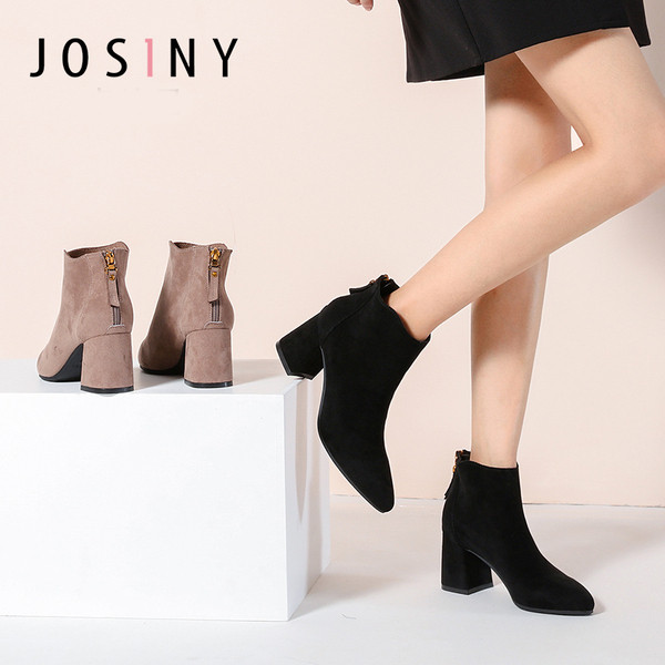 Elegáns női hegyes csizma öko velúrból