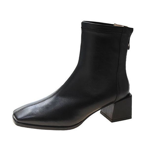 Aktuelne ženske čizme sa debelom petom i patentnim zatvaračem