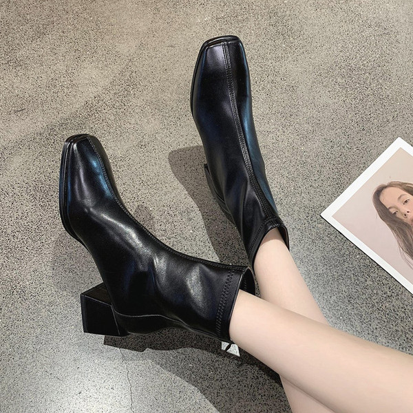 Aktuelne ženske čizme sa debelom petom i patentnim zatvaračem