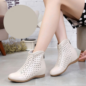 Alkalmi női bőrcsizma cipzárral, lapos talppal