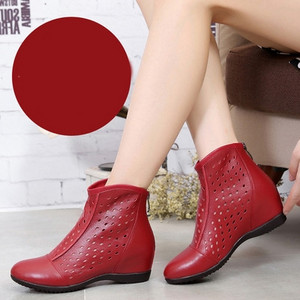 Alkalmi női bőrcsizma cipzárral, lapos talppal