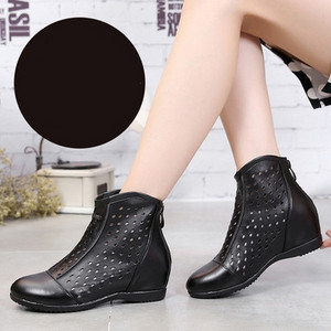 Alkalmi női bőrcsizma cipzárral, lapos talppal