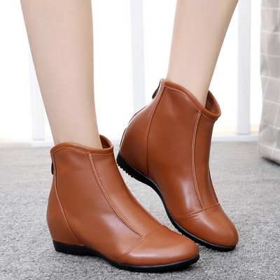 Alkalmi női bőrcsizma cipzárral, lapos talppal