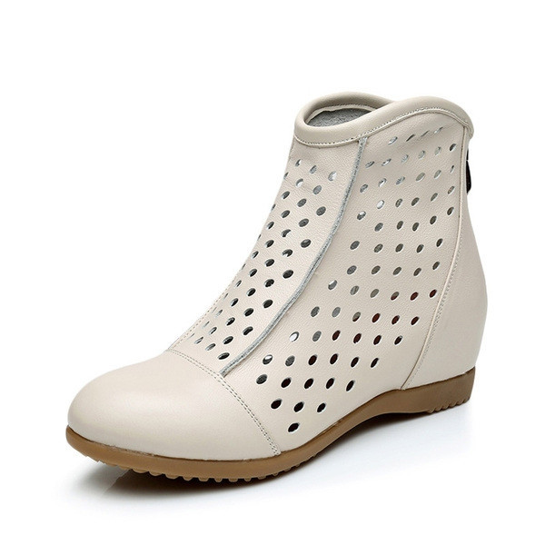 Alkalmi női bőrcsizma cipzárral, lapos talppal