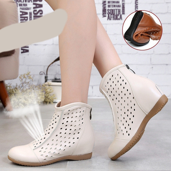 Alkalmi női bőrcsizma cipzárral, lapos talppal