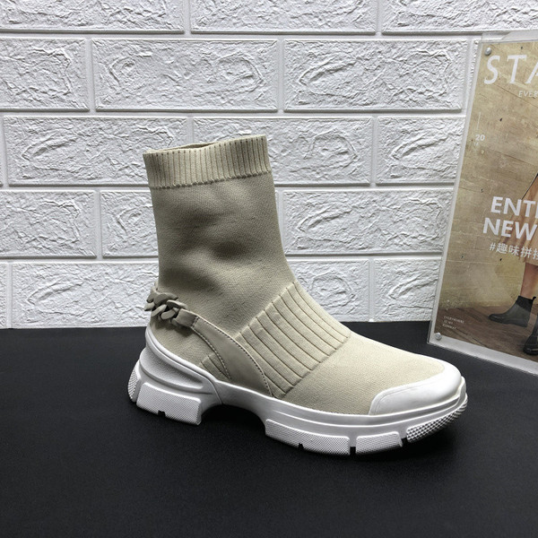 Naiste talvetossud soki tüüpi