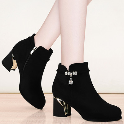 Κομψές γυναικείες μπότες με χοντρά τακούνια - διάφορα μοντέλα