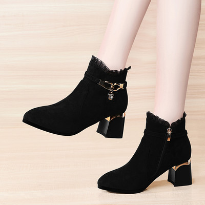 Κομψές γυναικείες μπότες με χοντρά τακούνια - διάφορα μοντέλα